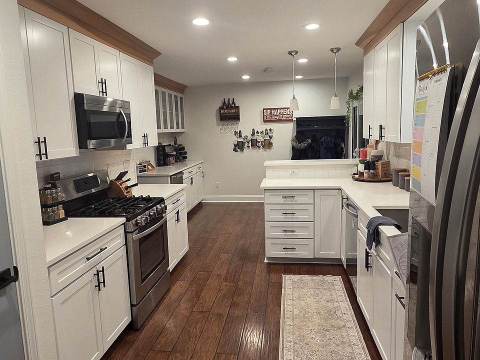 1st image of 3132 E Diehl Ave