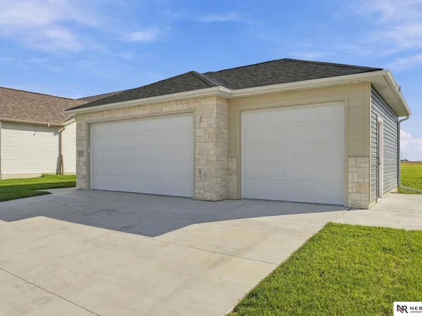 8701 Camrose Ln, Lincoln, NE 68526