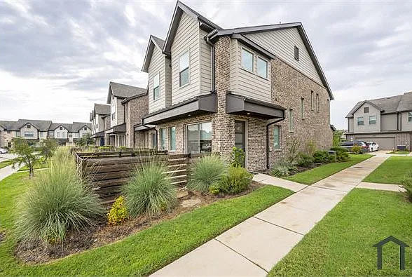 3 bed, 1810 sqft, $2,800 — Photo 1