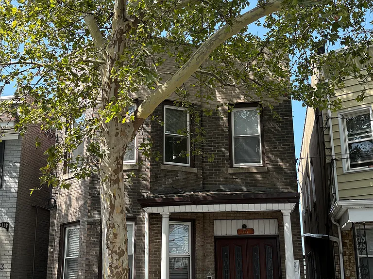 111 Niagara St #1 — Photo 1