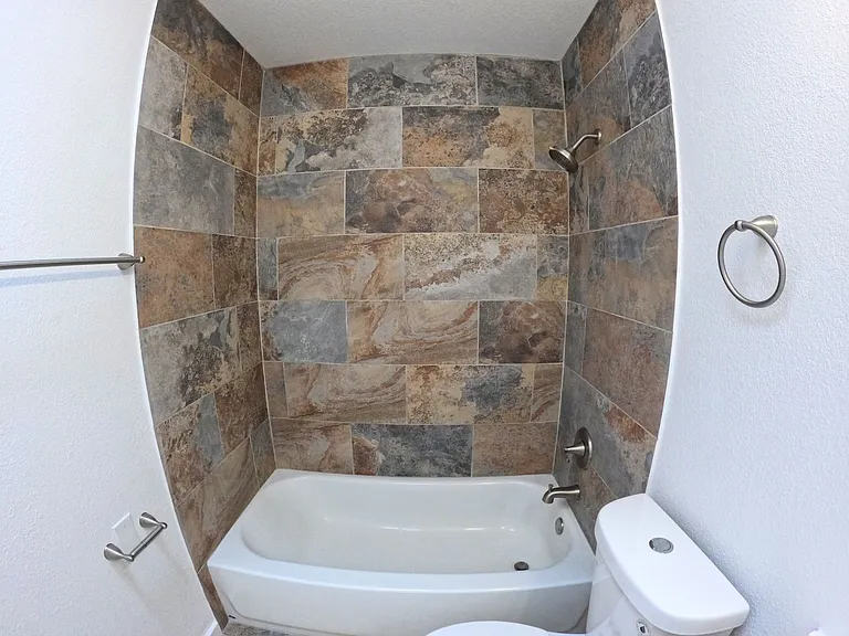2509-2511 Pecan Dr — Photo 11