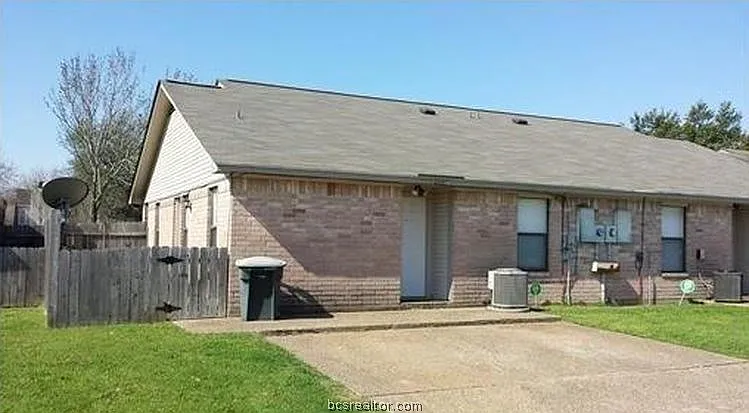2515 Hickory Dr — Photo 13