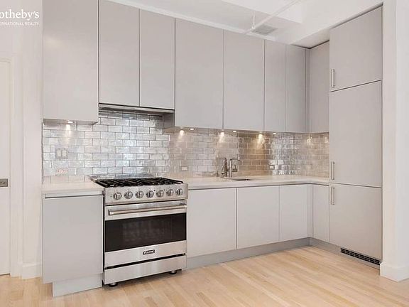3rd image of 14 E 4th St Rm 817
