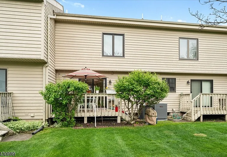 204 Dakota Dr — Photo 43