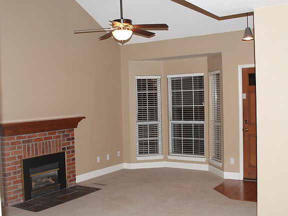 4th image of 2960 W Long Dr