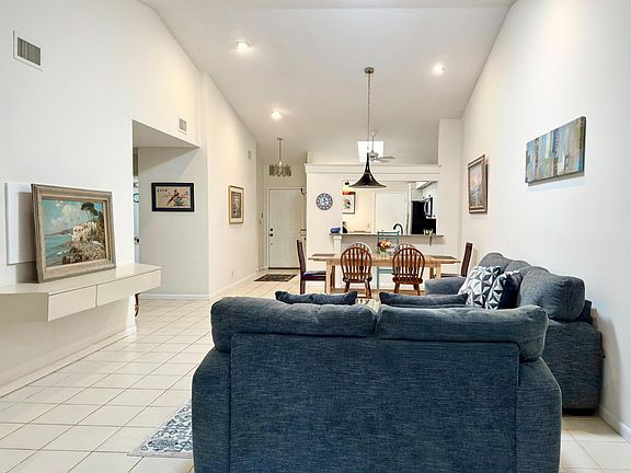 4th image of 10975 Dolphin Palm Court #B