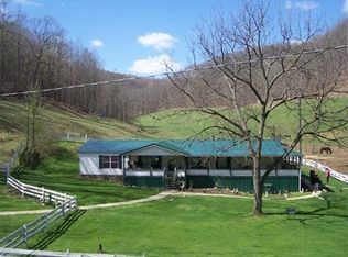 24 Saddle Horse Ln, Clendenin, WV 25045