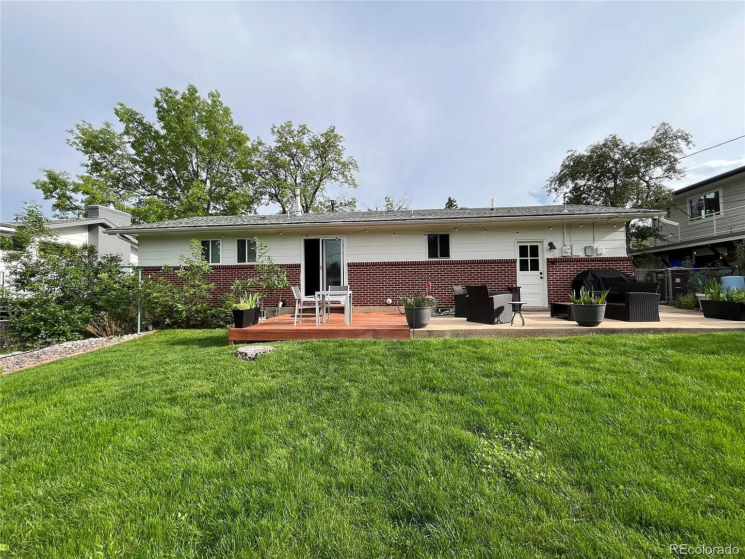 5 bed, 2.0 bath, 2060 sqft, $3,750 — Photo 2