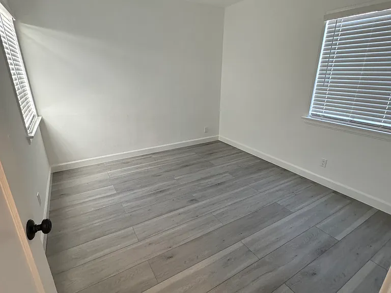 13831 Manor Dr — Photo 4