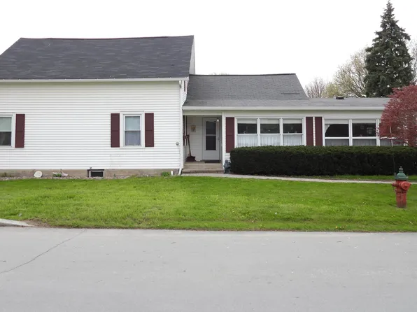 122 Maple St, Rouses Pt, NY 12979