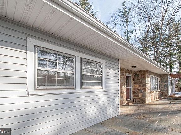 3rd image of 319 Peakova Ln