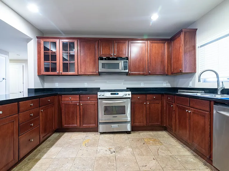 1522 Amherst Ave #102 — Photo 5