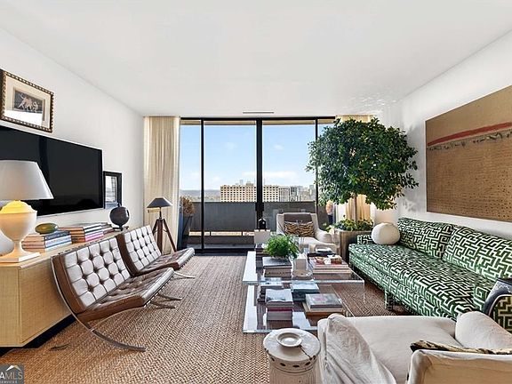 5th image of 2575 Peachtree Rd NE APT 18C