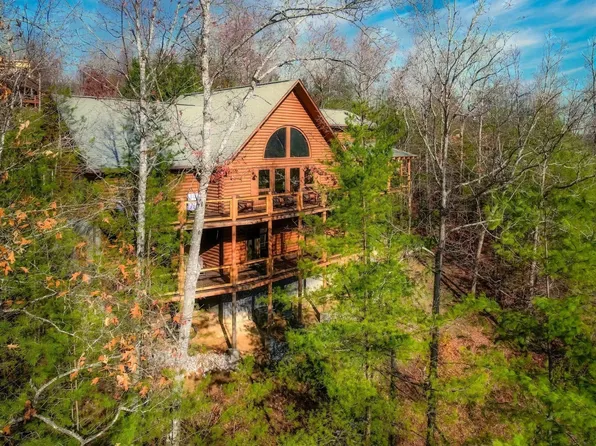 2760 Cedar Falls Way, Sevierville, TN 37862