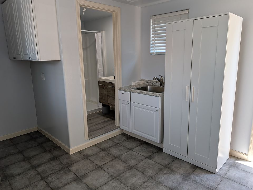 1st image of 466 Willow Ave
