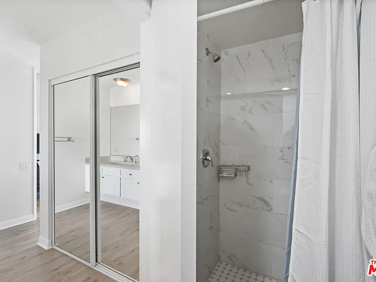 18103 Coastline Dr #7 — Photo 16