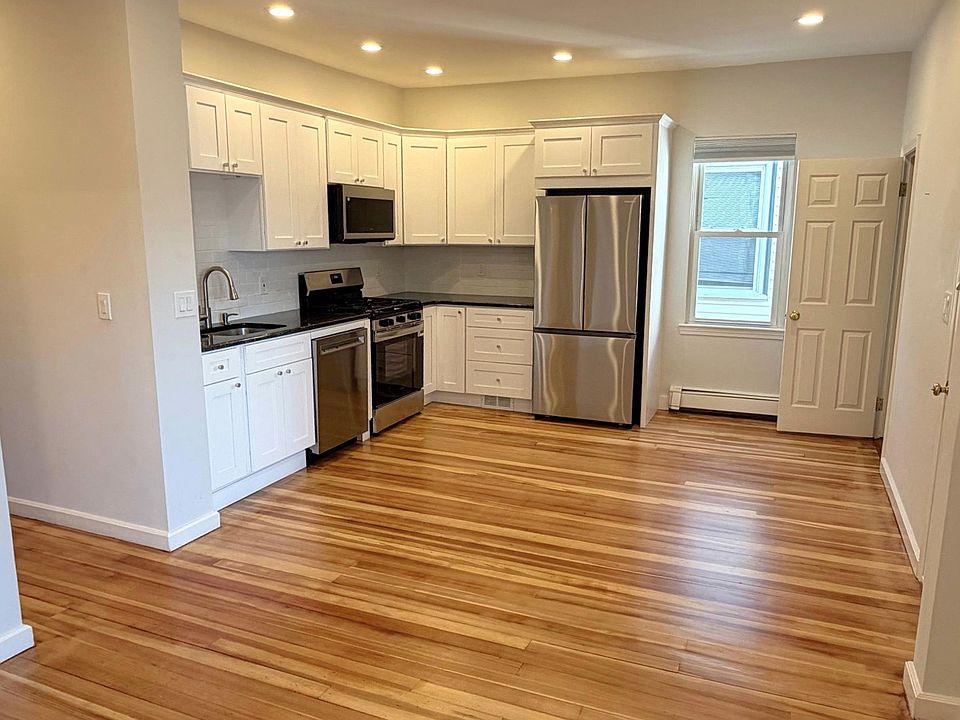 1st image of 170 Putnam Ave #2