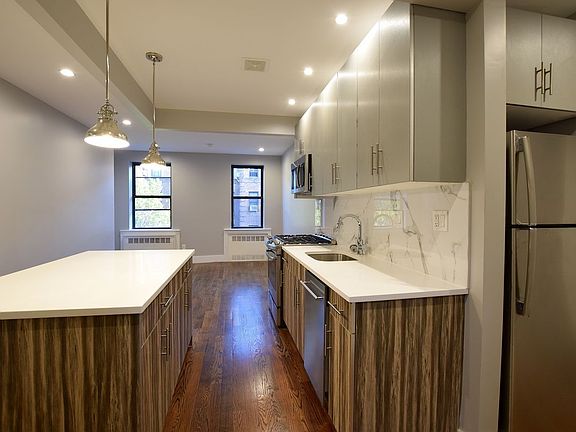 3rd image of 27 Crooke Ave #1H