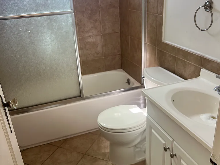731 Rollins Rd #5 — Photo 3
