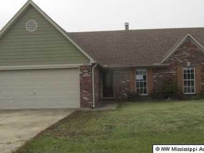 10053 Oak Run Dr S, Olive Branch, MS, 38654