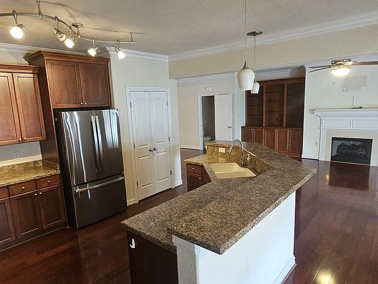 1008 Horton Pl — Photo 2