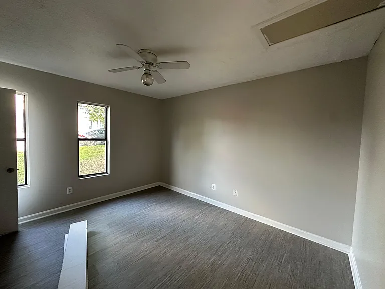 2120 Pinetree Dr #2 — Photo 2