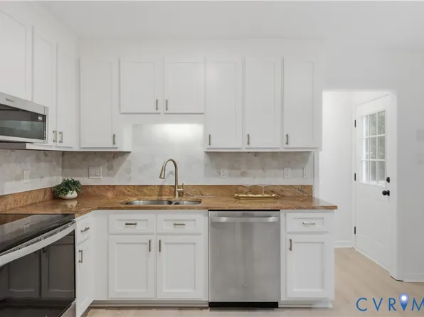 2150 Eastwood Pine Ct, Moseley, VA 23120