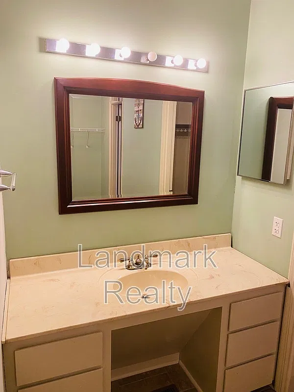 3 bed, 2.0 bath, 1658 sqft, $1,800 — Photo 4