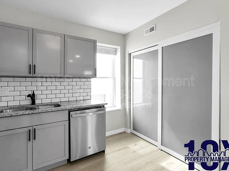 1213 E Whittier St — Photo 13