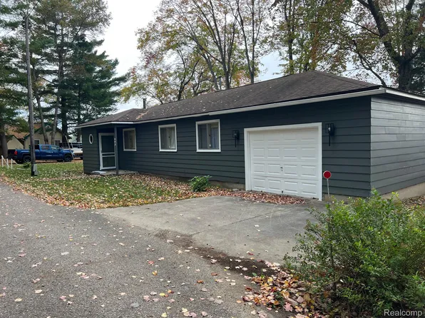 683 W Park St, Lake, MI 48632