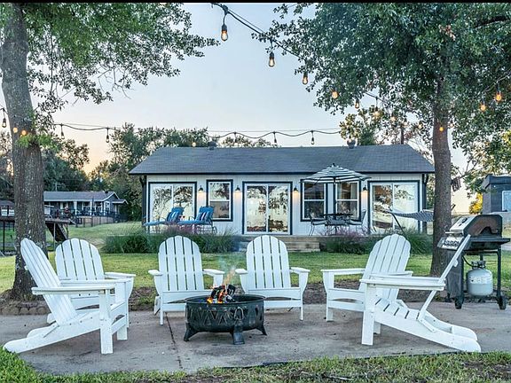 4th image of 210 Pin Oak Dr