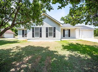 102 Springdale Dr, Leesburg, GA 31763