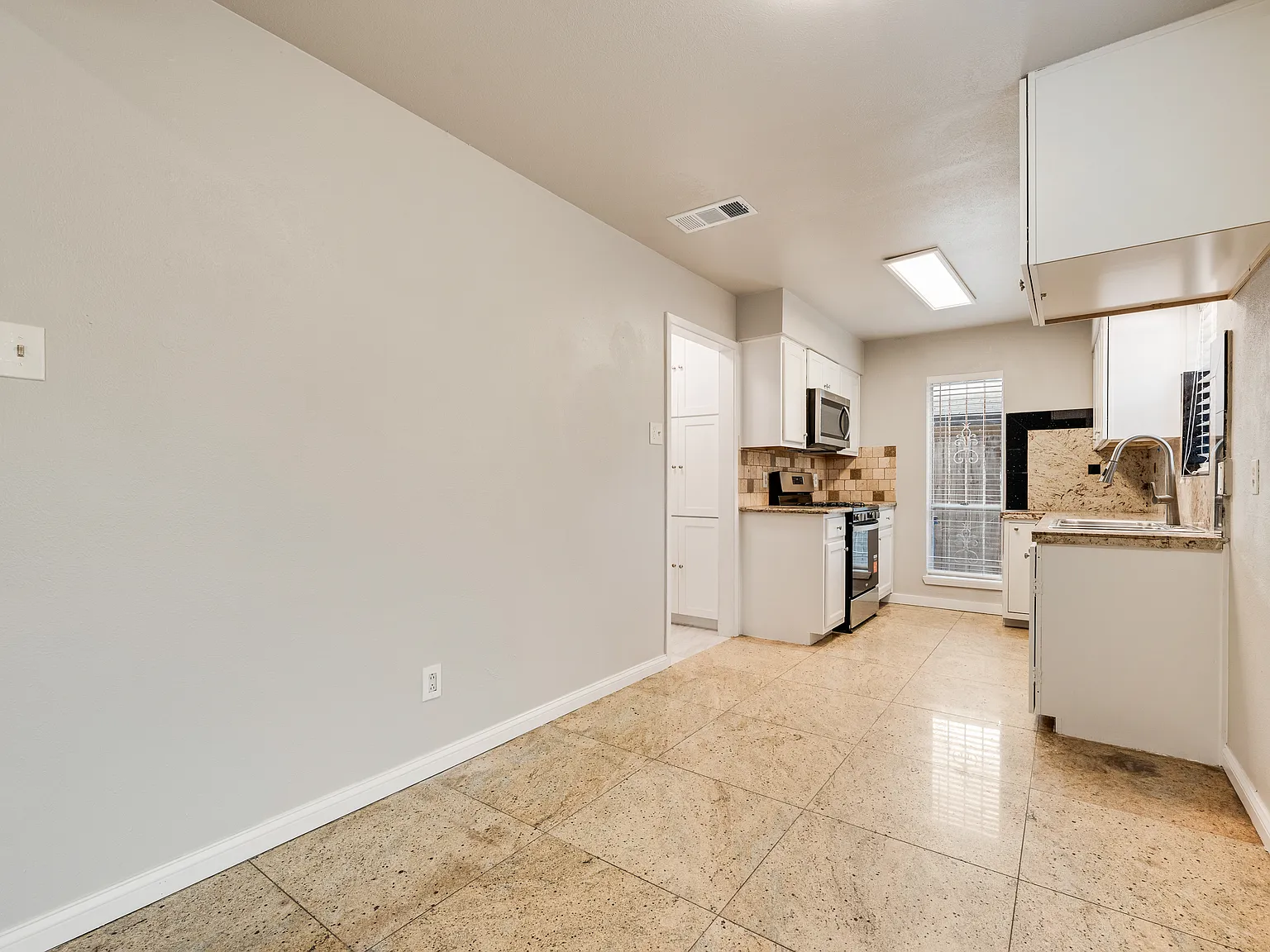 4 bed, 1415 sqft, $1,895 — Photo 4