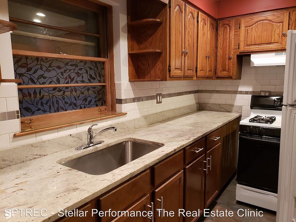 1st image of 929 Circle Ave APT 1