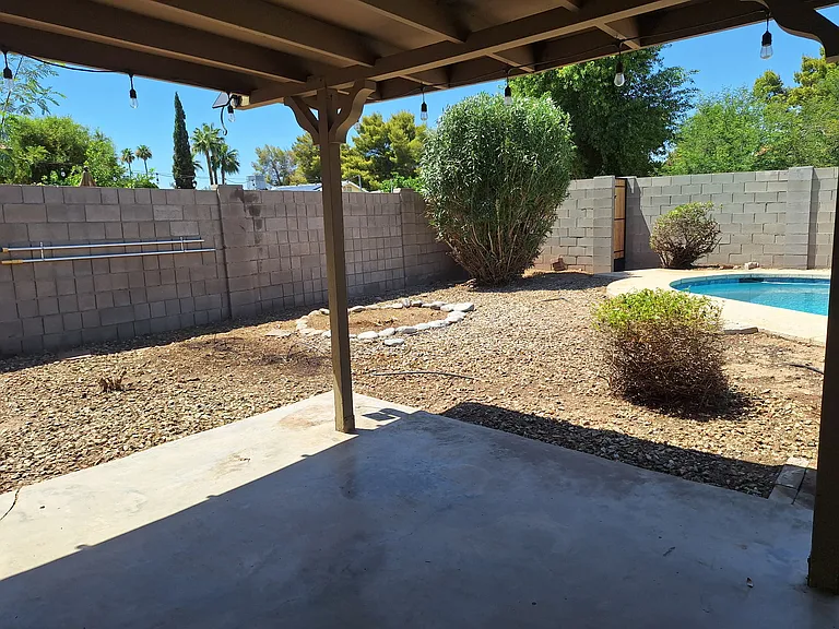 2058 E Fremont Dr — Photo 32