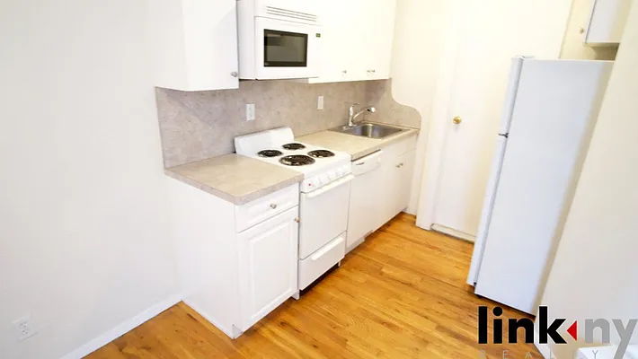 Rented by Link NY Realty | media 2