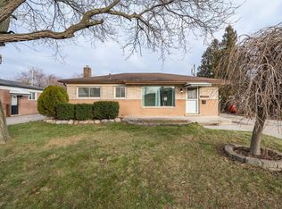 16133 Yew St, Roseville, MI 48066