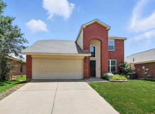 8520 Hawks Nest Dr, Fort Worth, TX 76131