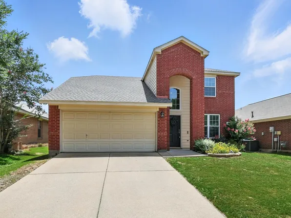 8520 Hawks Nest Dr, Fort Worth, TX 76131