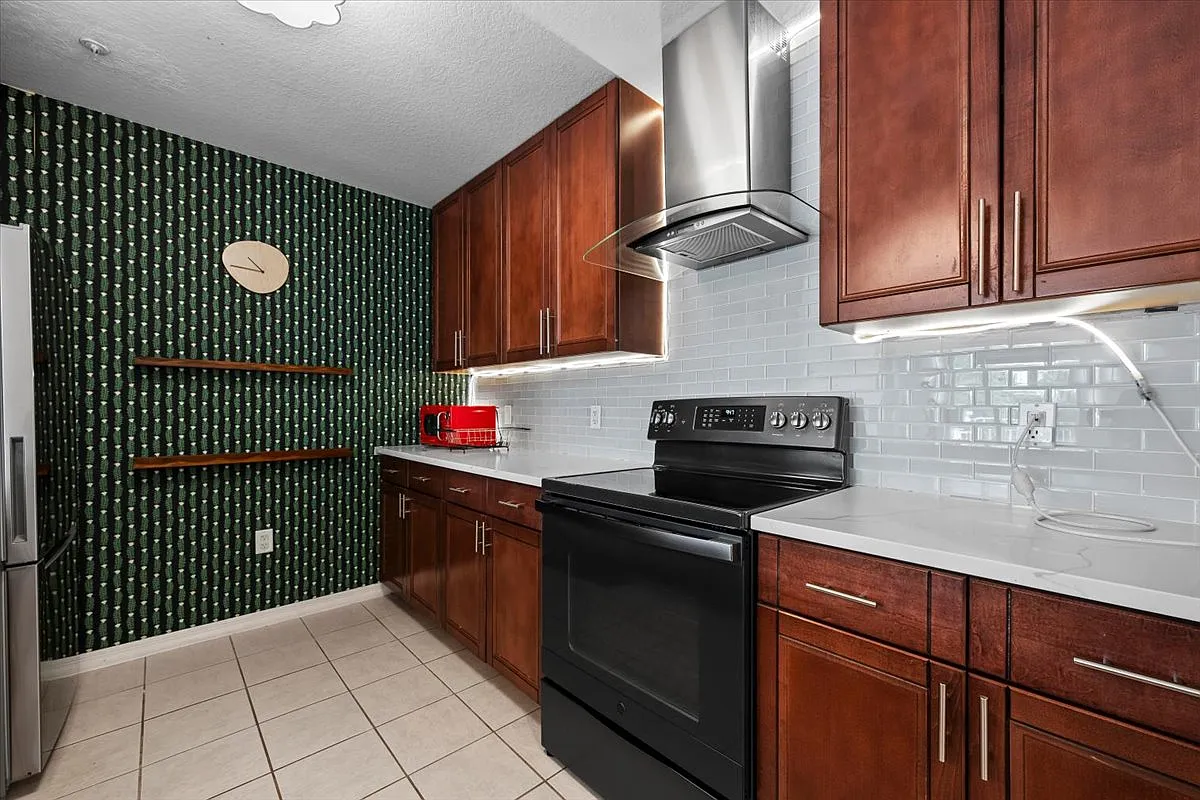 1200 Town Center Dr — Photo 3