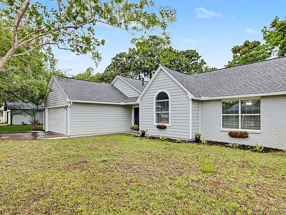 2nd image of 112 Meadow Woods Ln