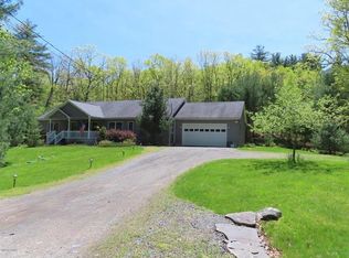 117 Timber Ridge Dr, Hawley, PA 18428
