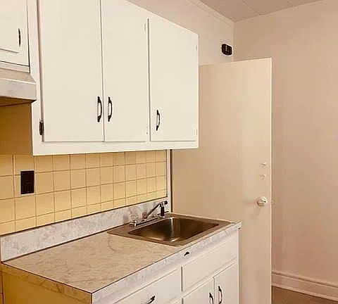 3 bed, 1100 sqft, $3,000 — Photo 3