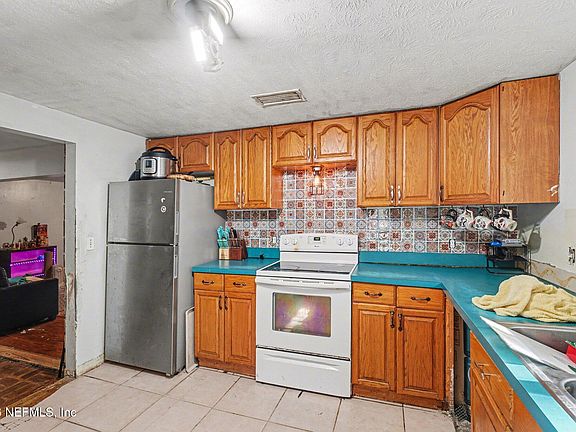 4th image of 3390 LANNIE Road