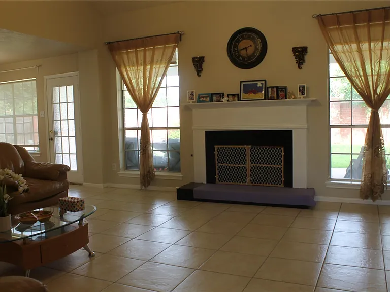 1723 Monvale Ln — Photo 2