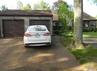 209 Strathmore Gate Dr, Stony Brook, NY 11790