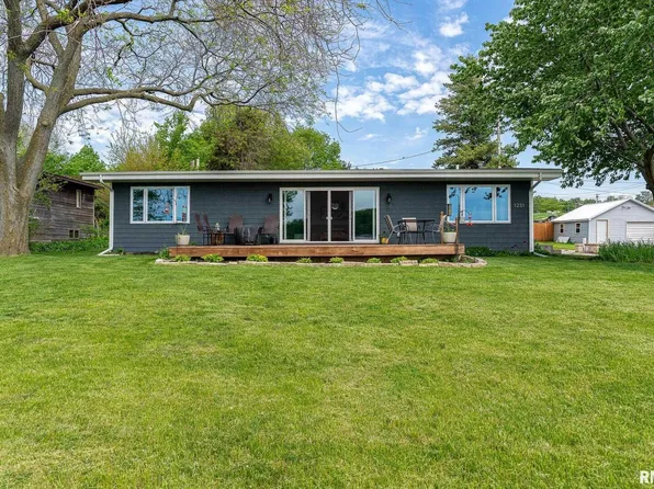 1231 Canal Shore Dr SW, Le Claire, IA 52753