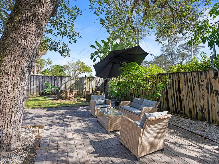 1140 SW 9th Ave — Photo 12