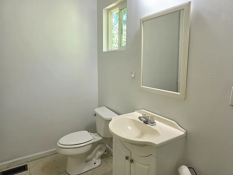122 Rolling Hill Dr — Photo 10