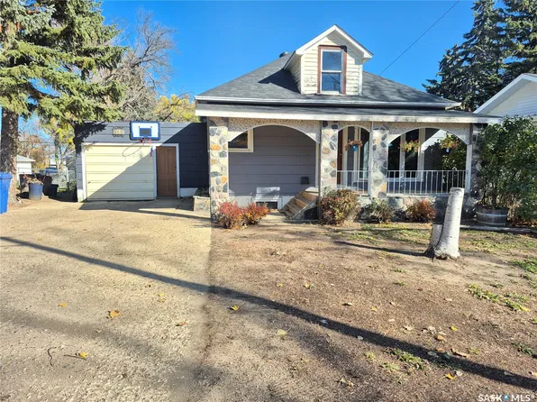 517 Bertrand Avenue, Radville, SK S0C 2G0